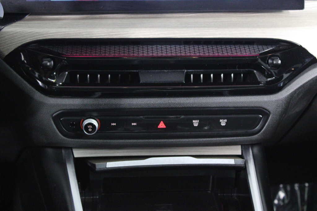 Used 2025 BMW 330i Sedan RWD image 21