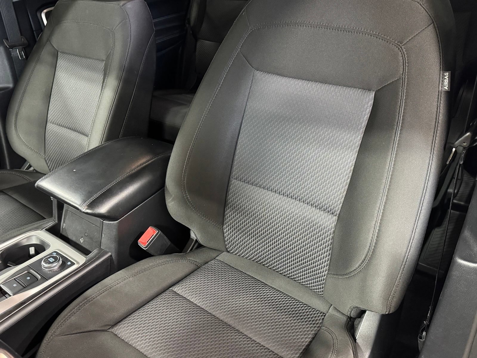 Used 2022 Ford Explorer XLT AWD/4WD image 31