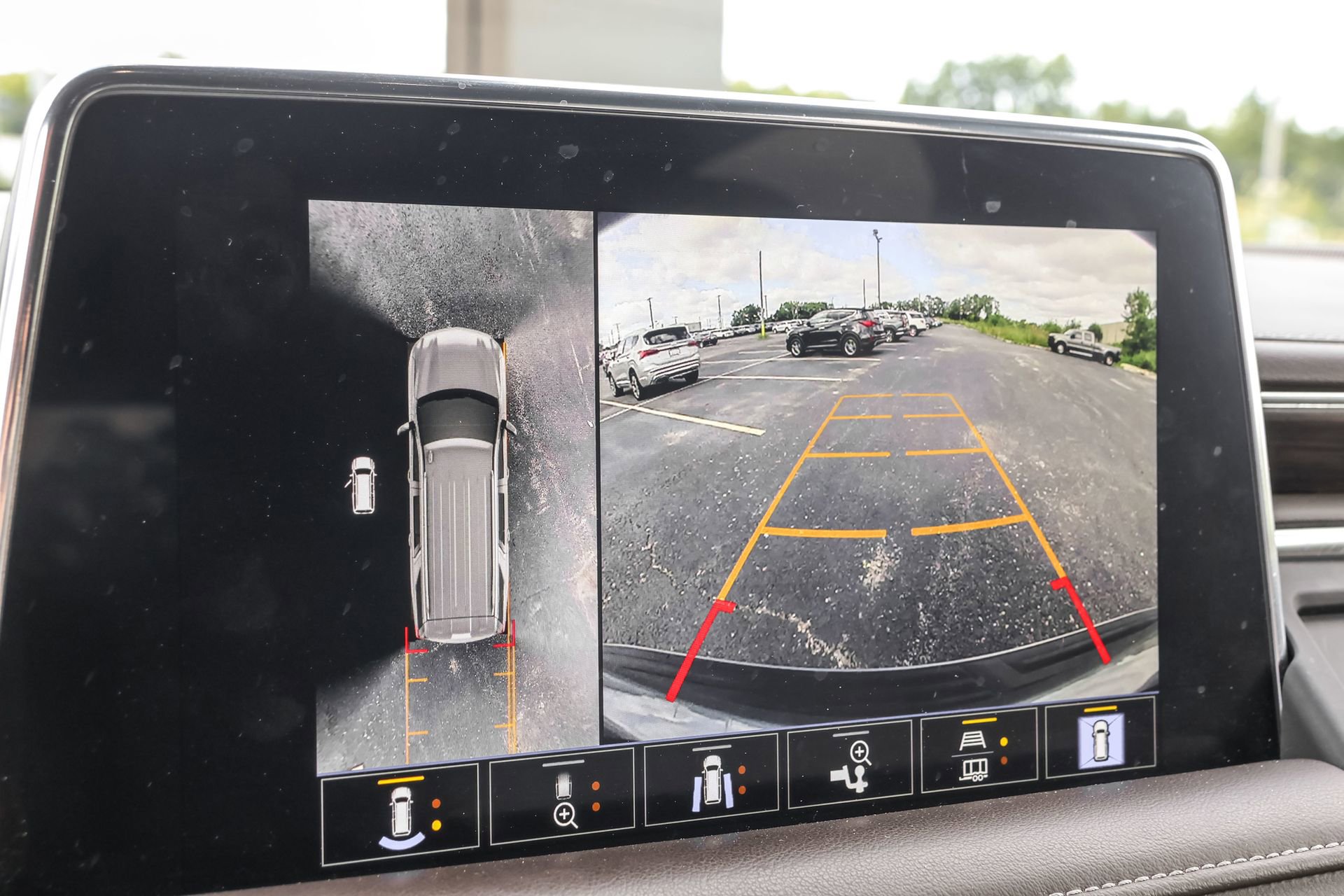 Used 2022 Chevrolet Tahoe LT w/ Luxury Package AWD/4WD image 10