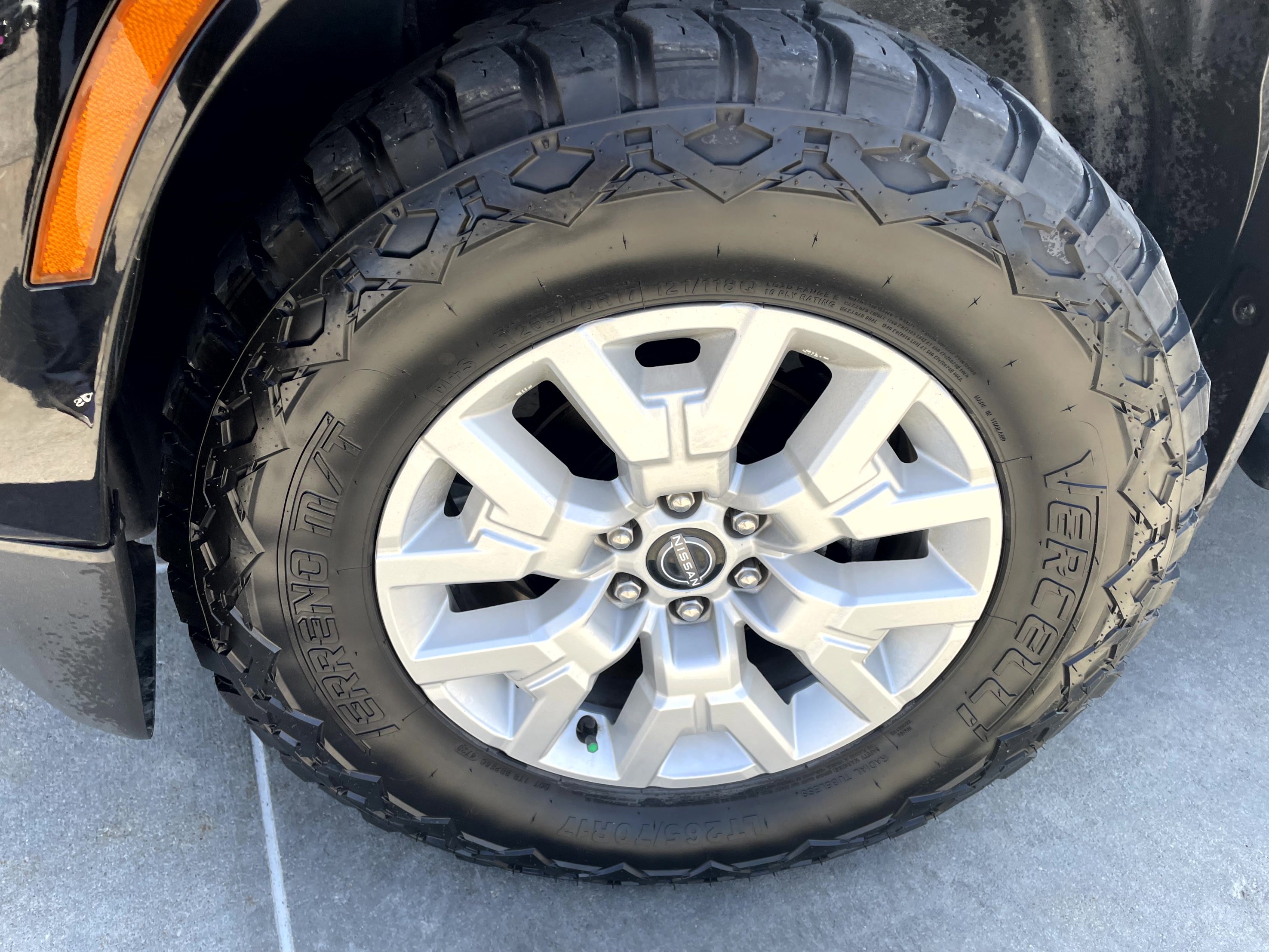 Used 2022 Nissan Frontier SV AWD/4WD image 6