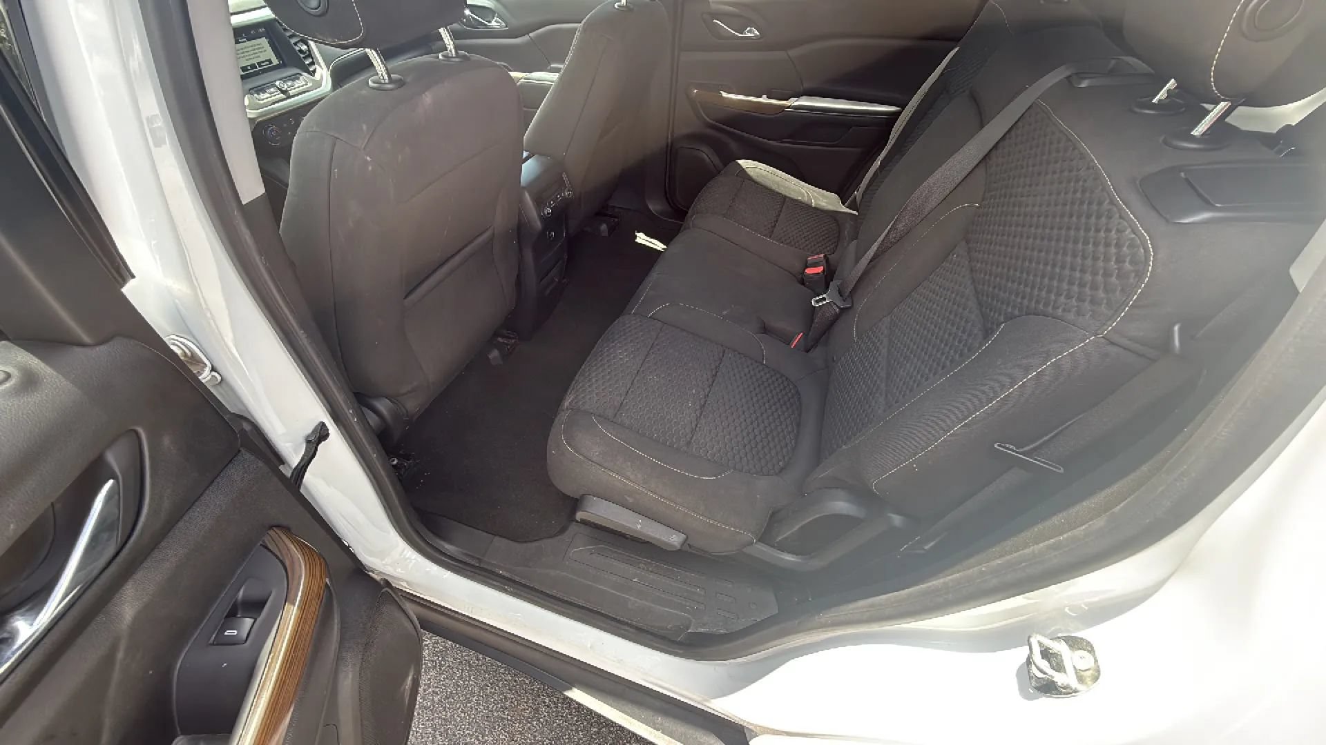Used 2018 GMC Acadia SLE FWD image 16