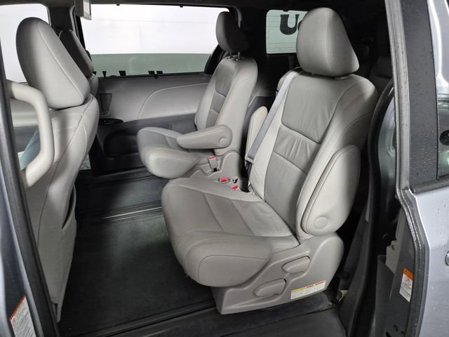 Used 2016 Toyota Sienna XLE Premium image 23