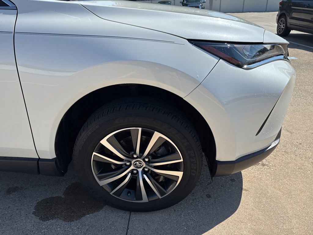 Certified 2022 Toyota Venza LE AWD/4WD image 7