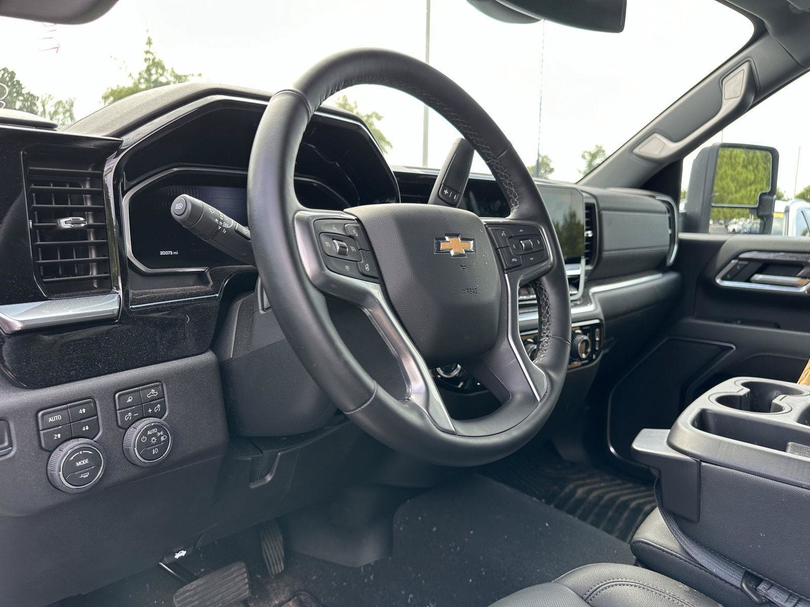 Used 2026 Chevrolet Silverado 2500 LTZ AWD/4WD image 11