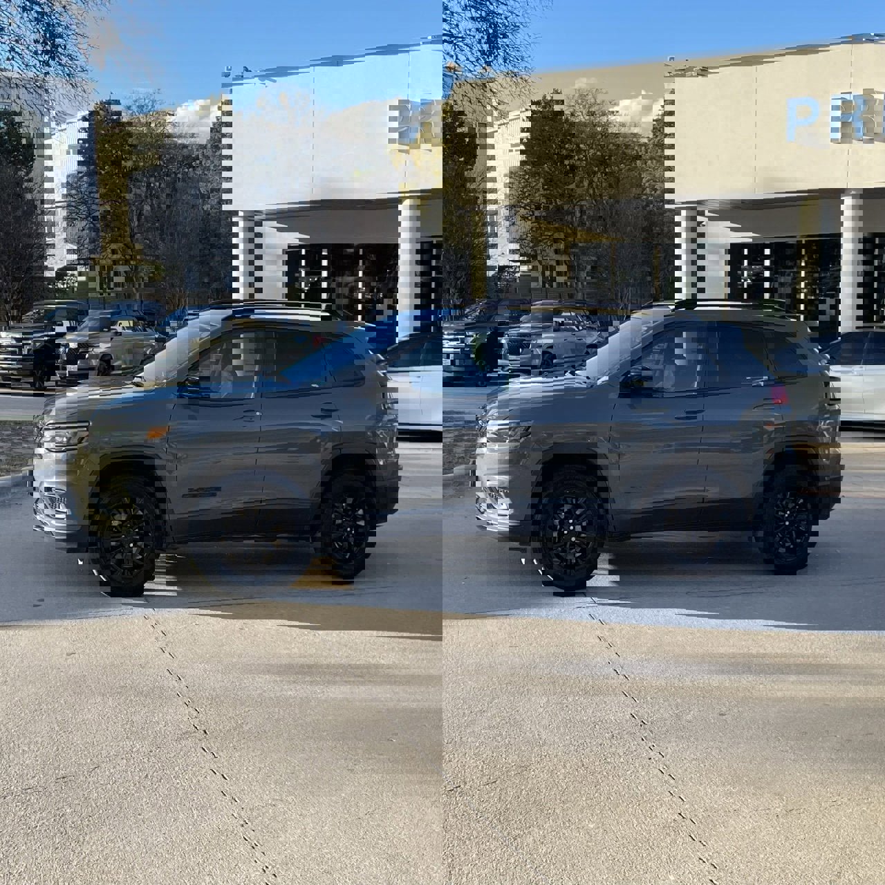 Used 2023 Jeep Cherokee Altitude Lux image 3