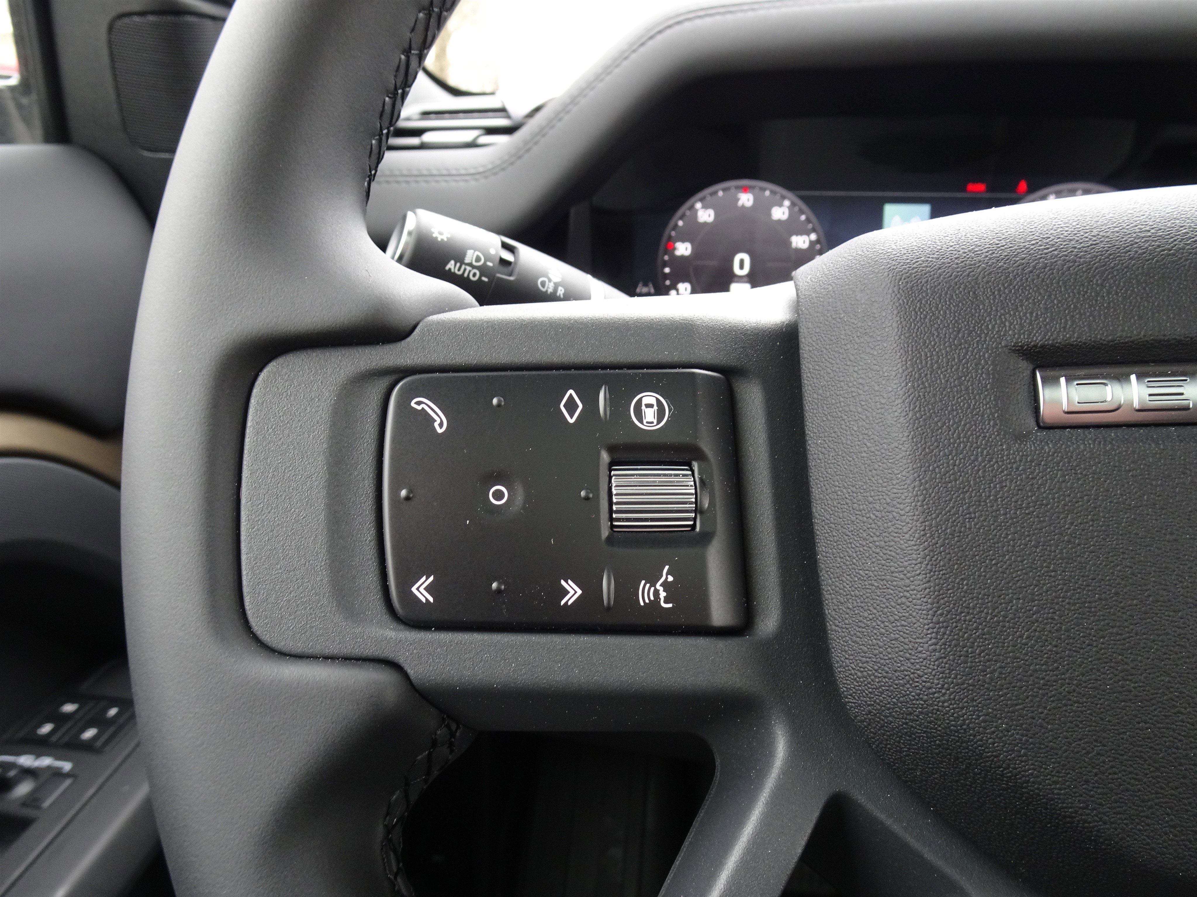 New 2026 Land Rover Defender 110 X-Dynamic SE AWD/4WD image 29