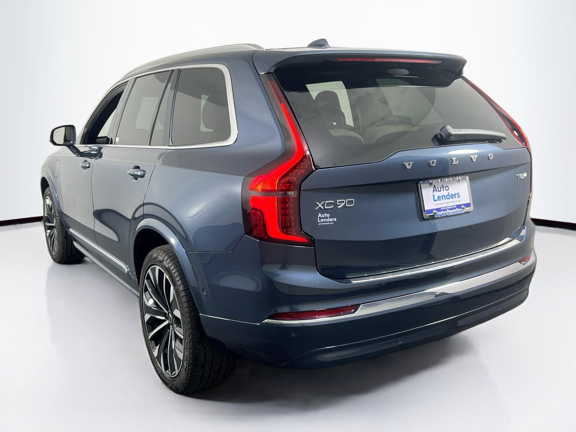 Used 2025 Volvo XC90 T8 Plus w/ Protection Package Premier image 7