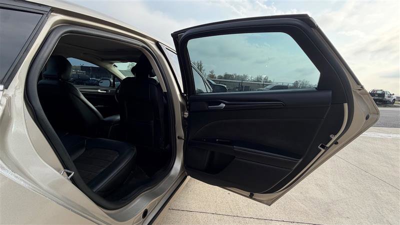 Used 2018 Ford Fusion SE w/ Equipment Group 601A FWD image 14