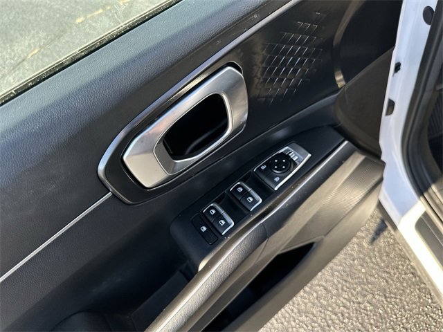 Used 2022 Kia Sorento LX image 14