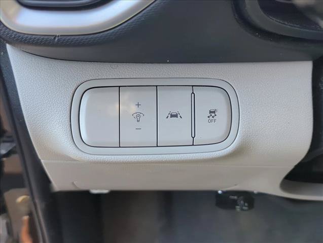 Used 2021 Hyundai Venue SEL w/ Premium Package FWD image 11
