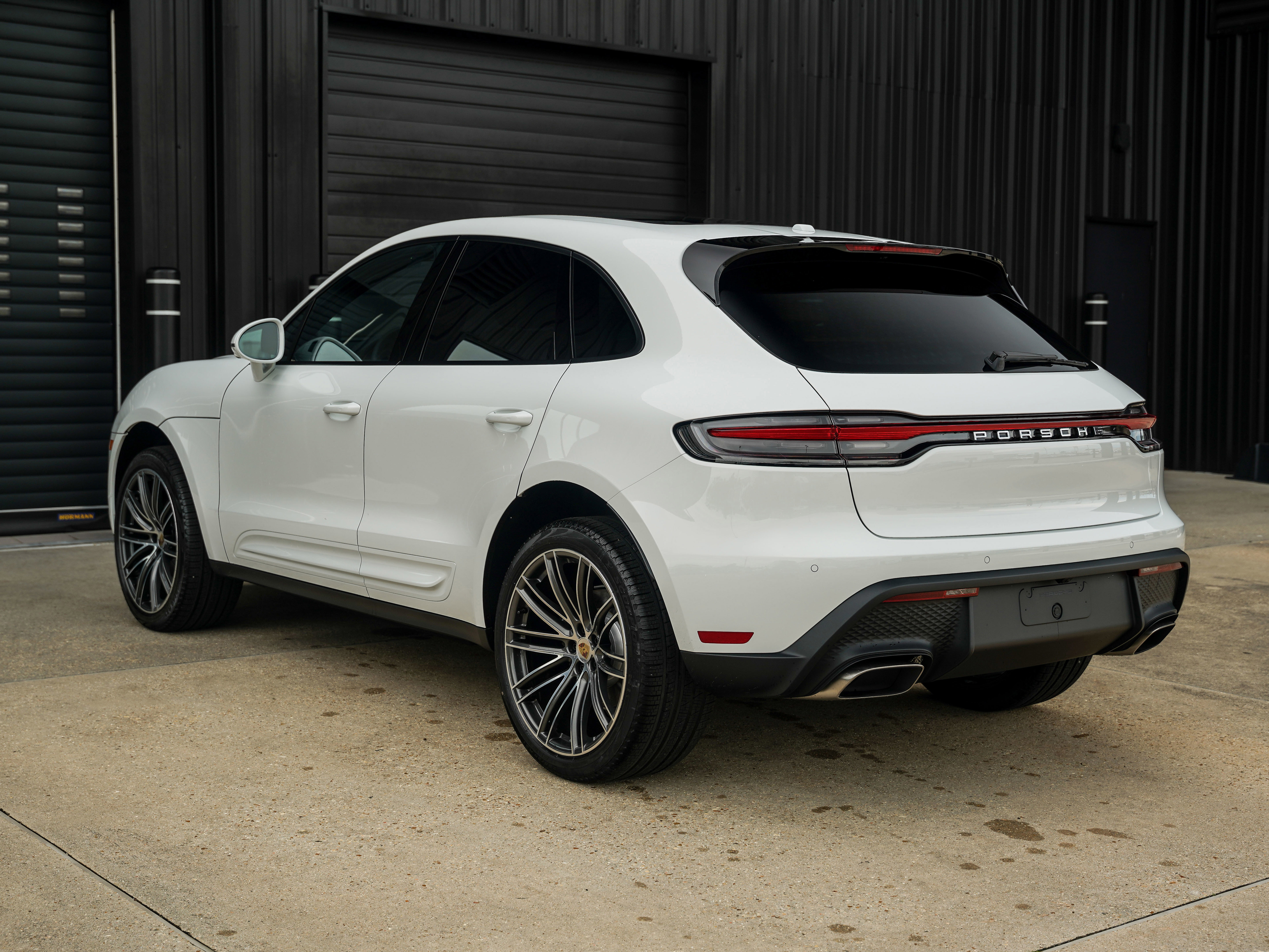 Certified 2025 Porsche Macan image 3