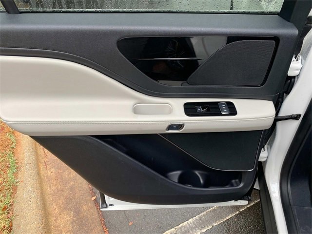 Used 2025 Lincoln Aviator 2WD image 11