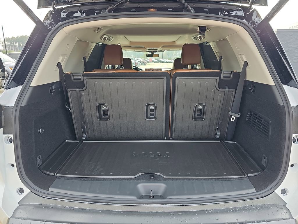 New 2026 Nissan Pathfinder Platinum w/ Lighting Package FWD image 16