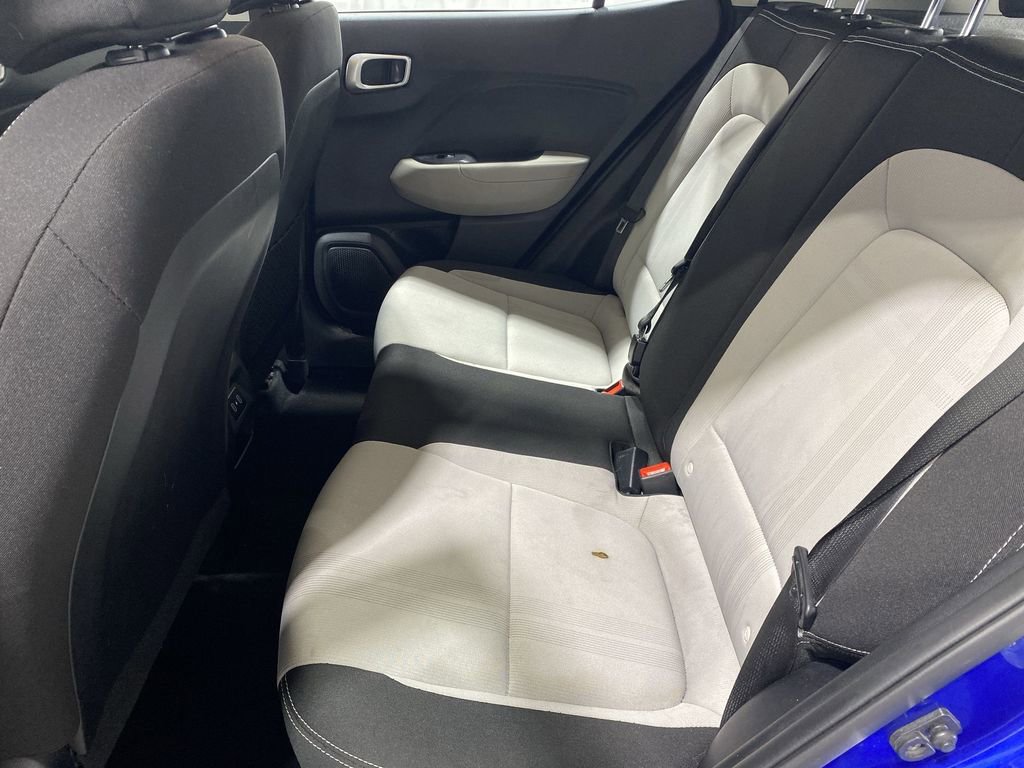 Used 2025 Hyundai Venue SEL image 25