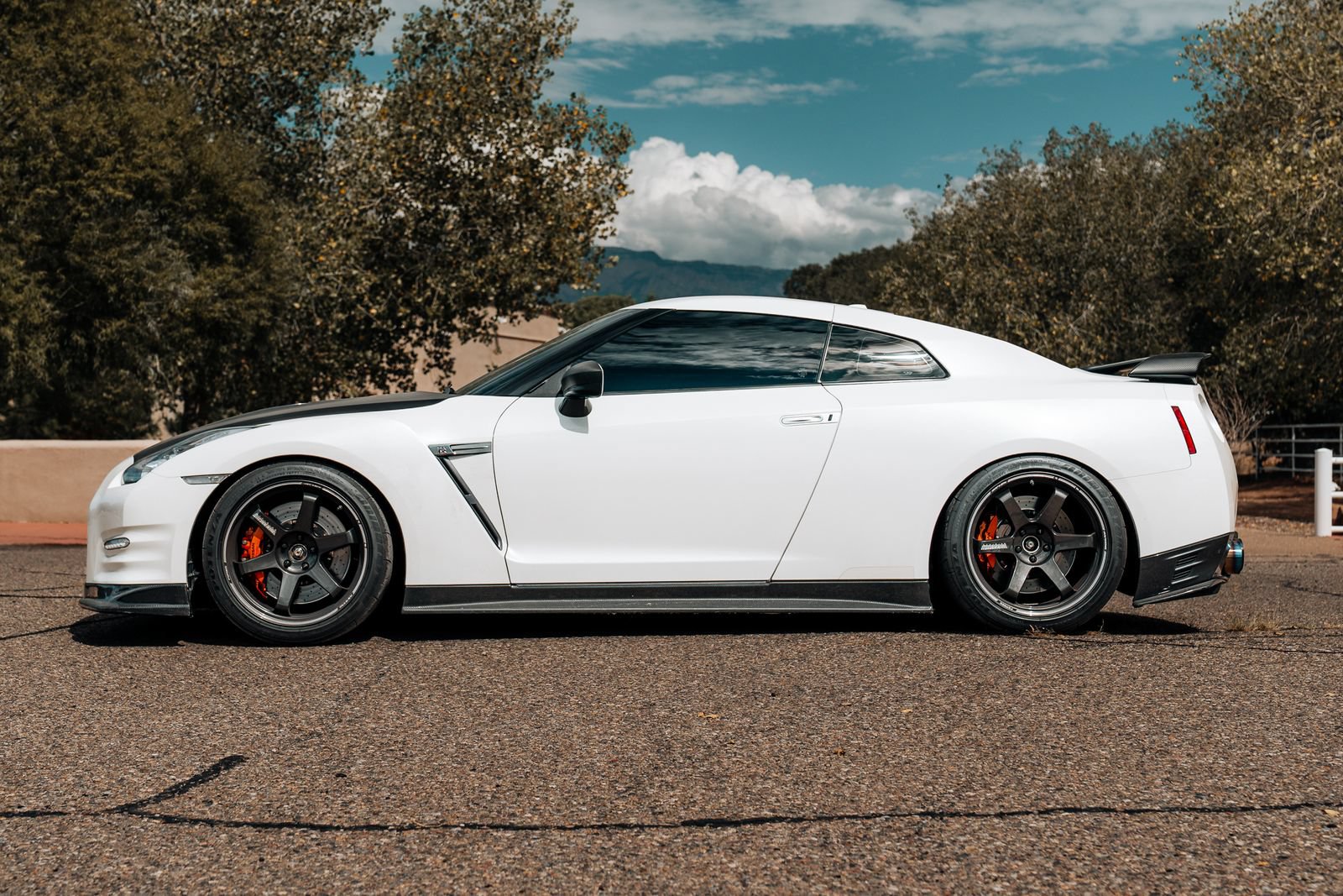 Used 2014 Nissan GT-R Black Edition AWD/4WD image 4
