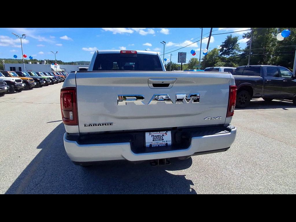 Used 2026 RAM 2500 Laramie AWD/4WD image 7