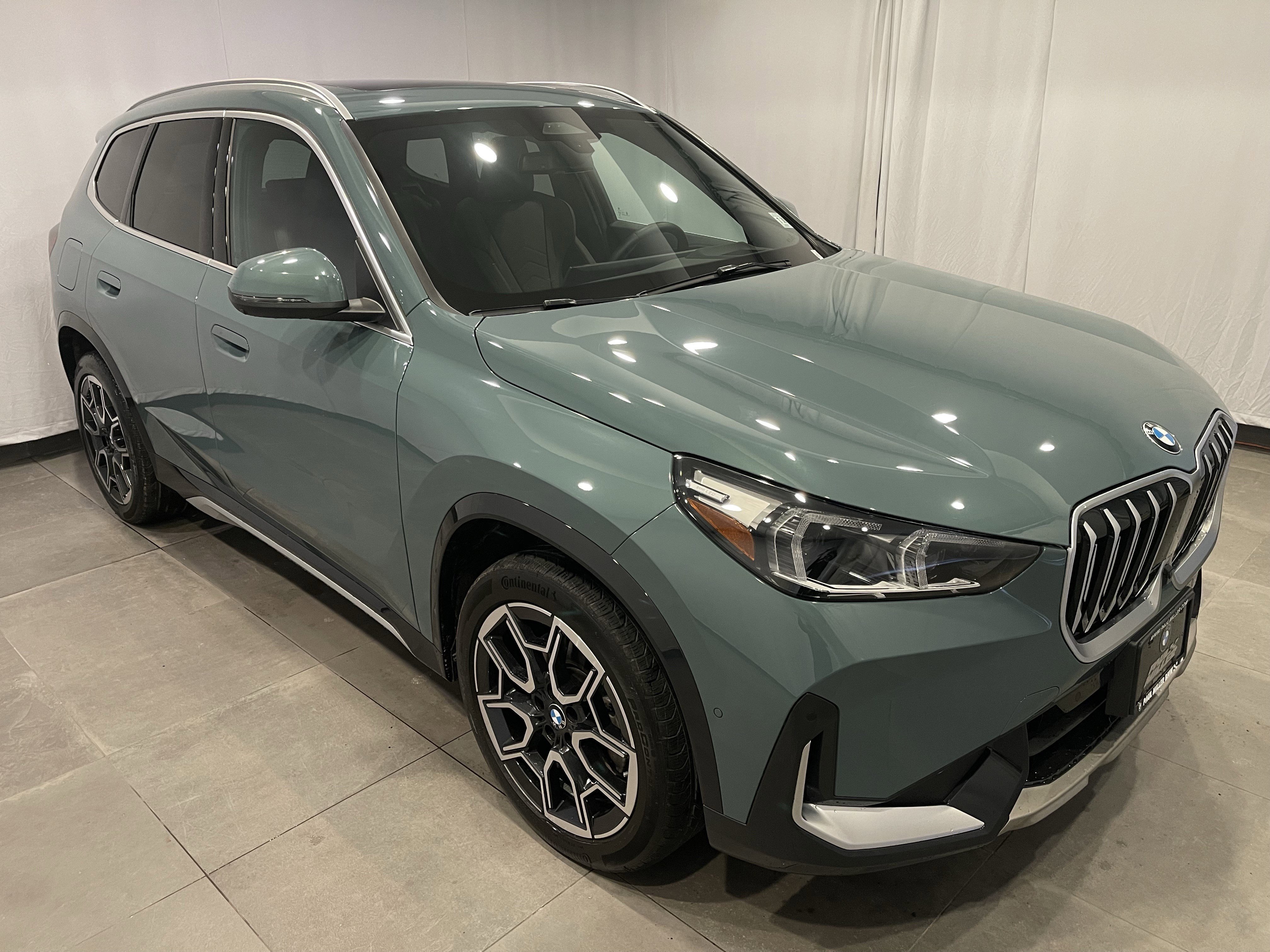 Used 2025 BMW X1 xDrive28i w/ Technology Package image 3