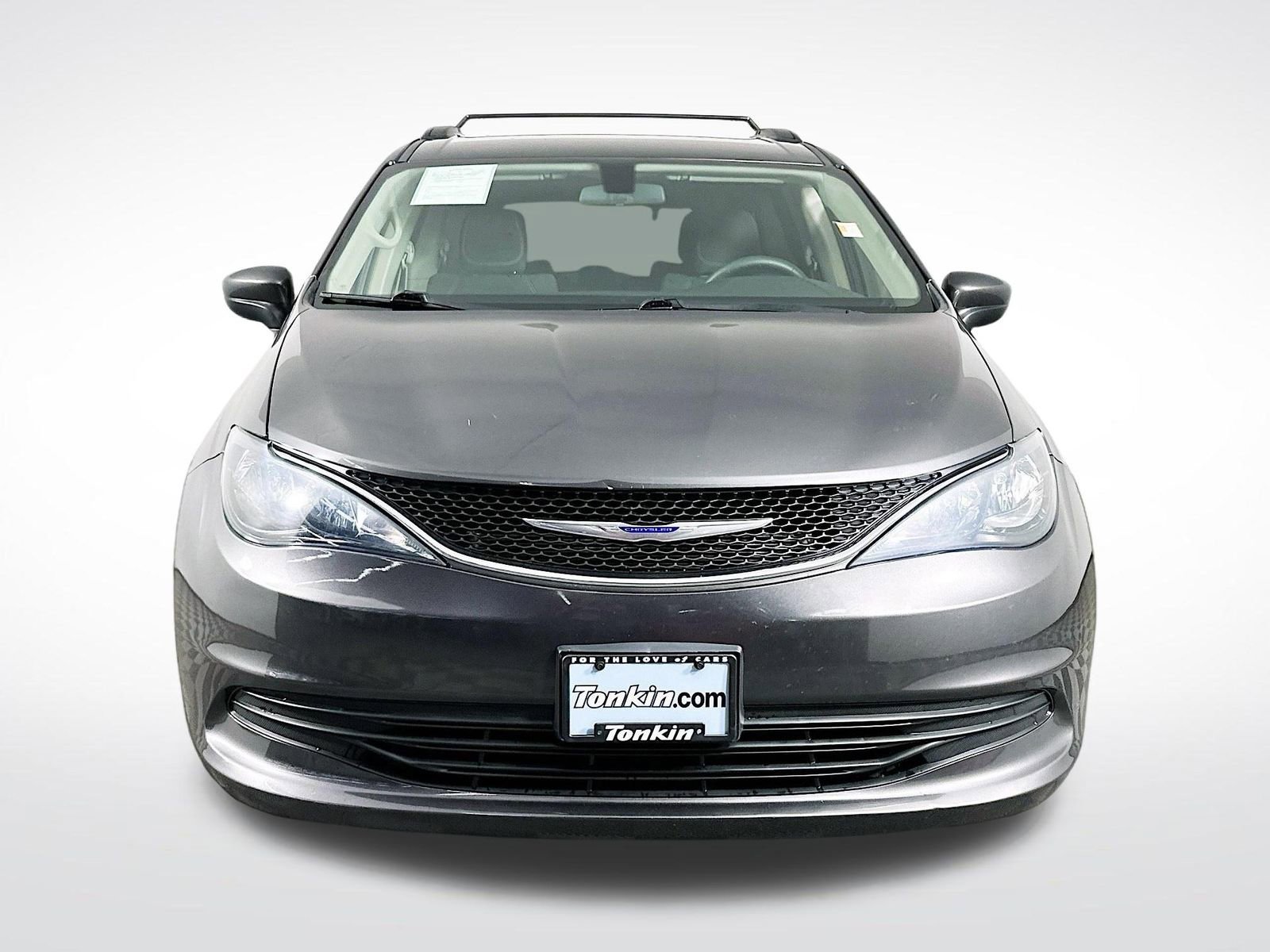 Used 2020 Chrysler Voyager LX image 2