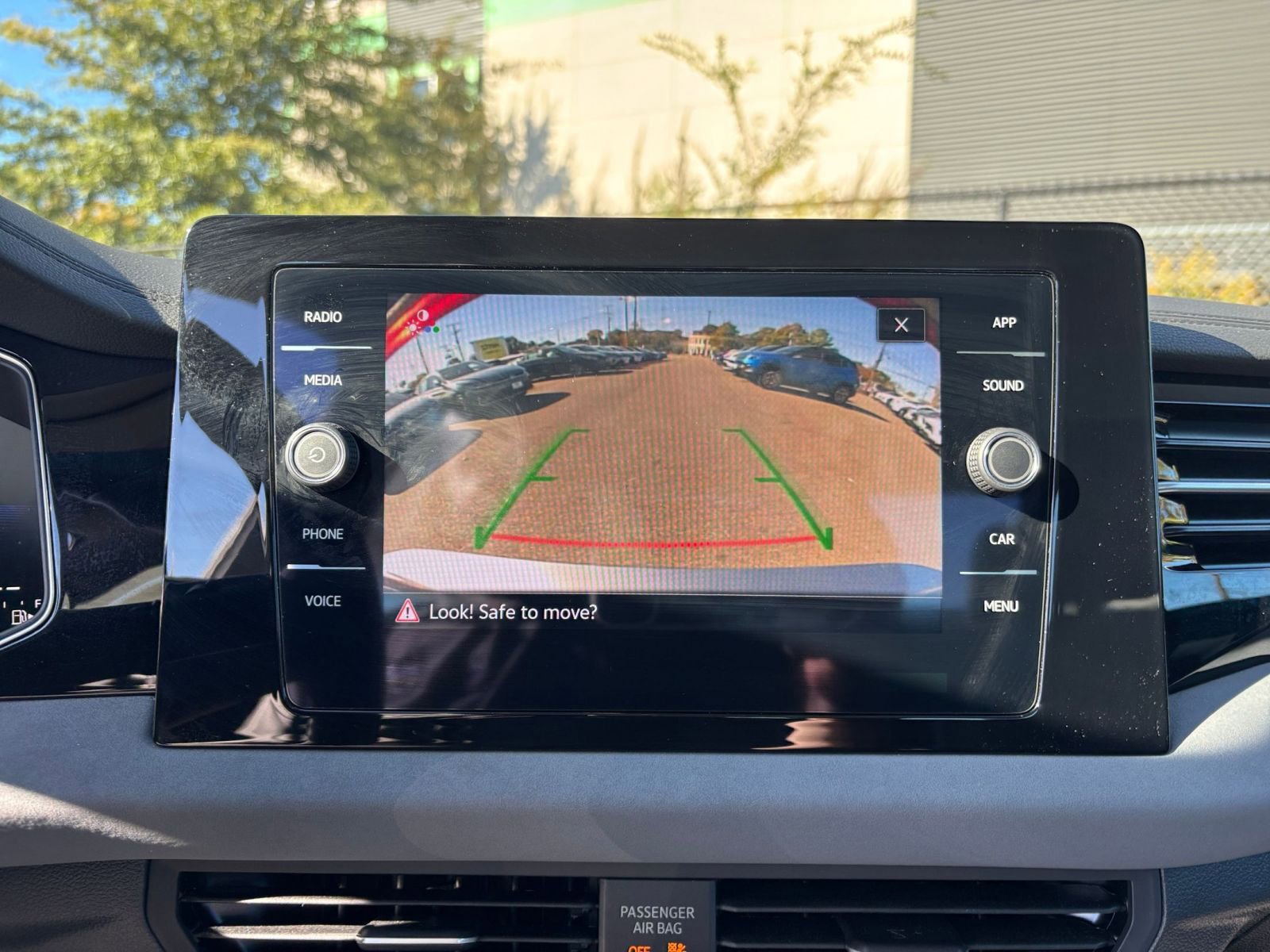 Used 2025 Volkswagen Jetta SE image 17