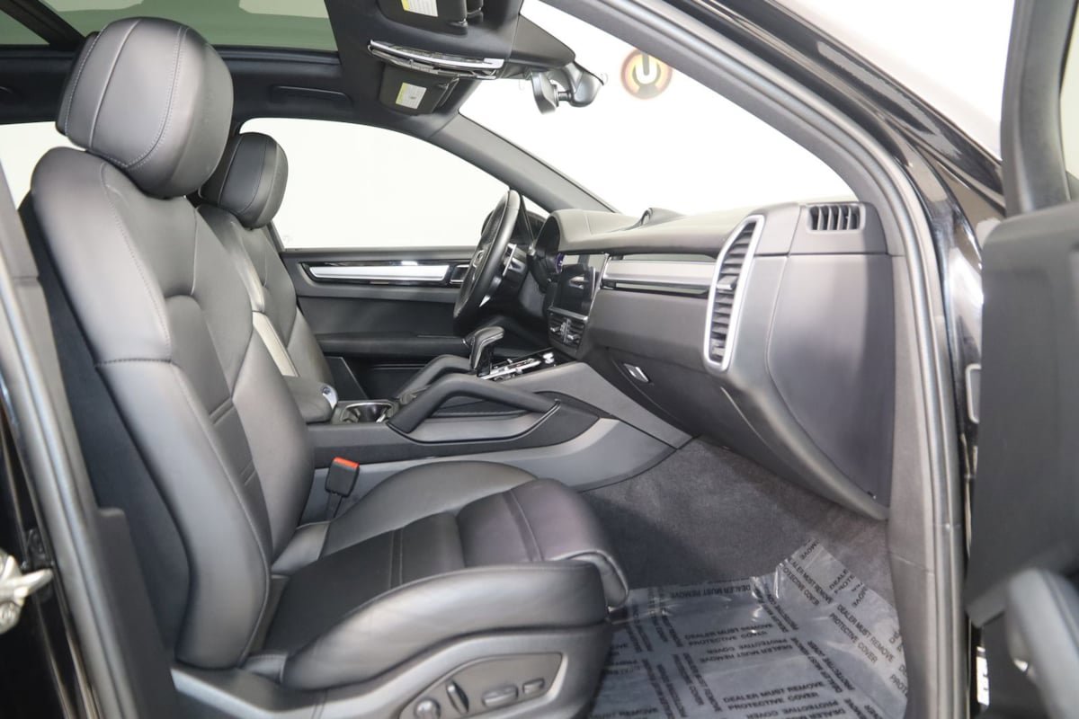 Used 2022 Porsche Cayenne AWD/4WD image 13