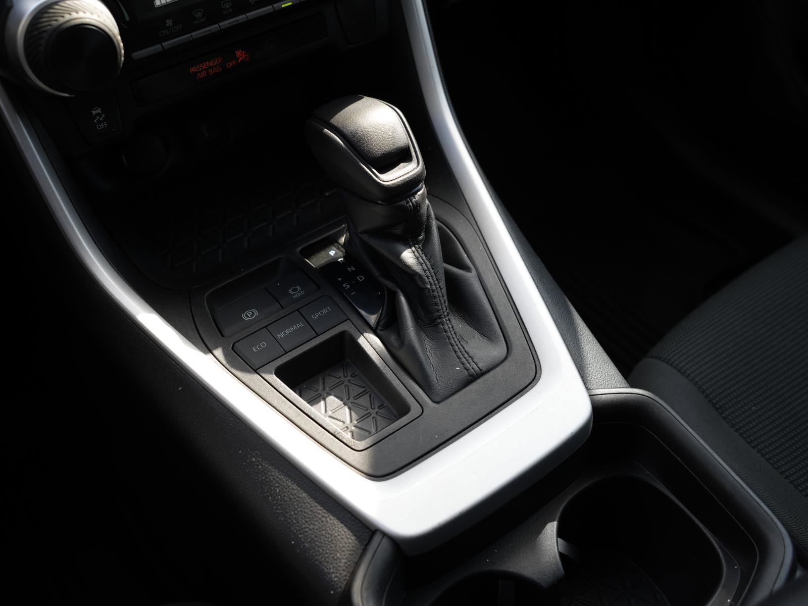 Used 2021 Toyota RAV4 LE image 26