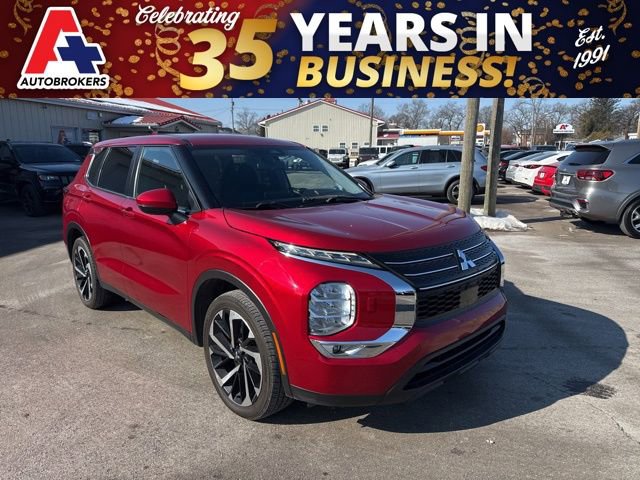 Used 2022 Mitsubishi Outlander ES image 1