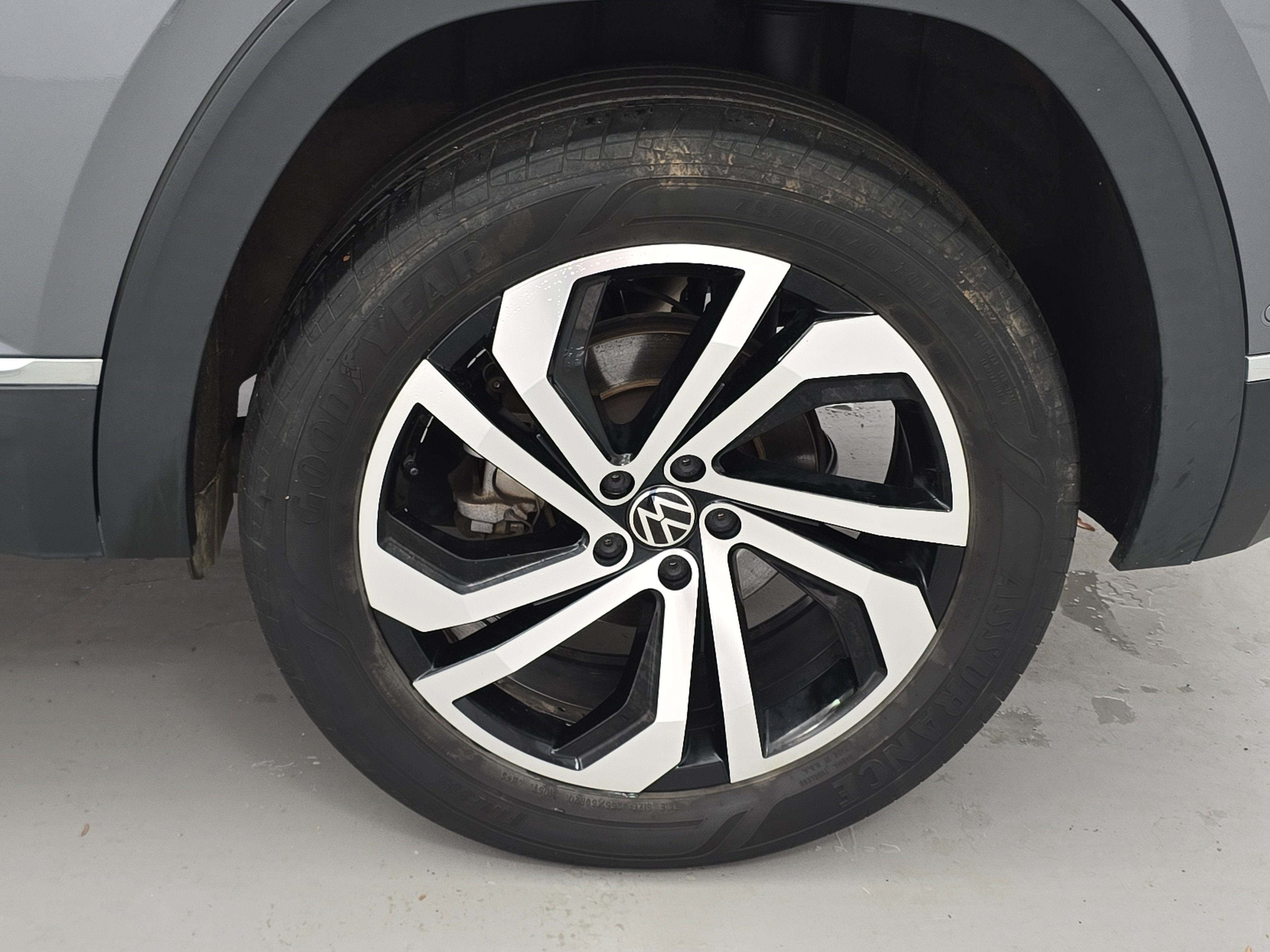 Used 2021 Volkswagen Atlas Cross Sport SEL Premium image 34