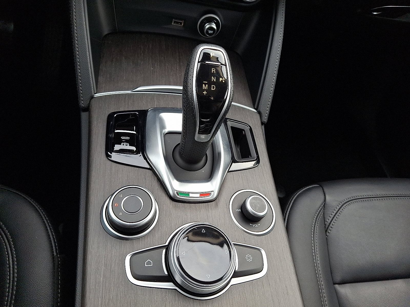 Used 2021 Alfa Romeo Stelvio Ti w/ Nero Edizione image 16