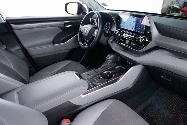 Used 2020 Toyota Highlander Limited Platinum image 21
