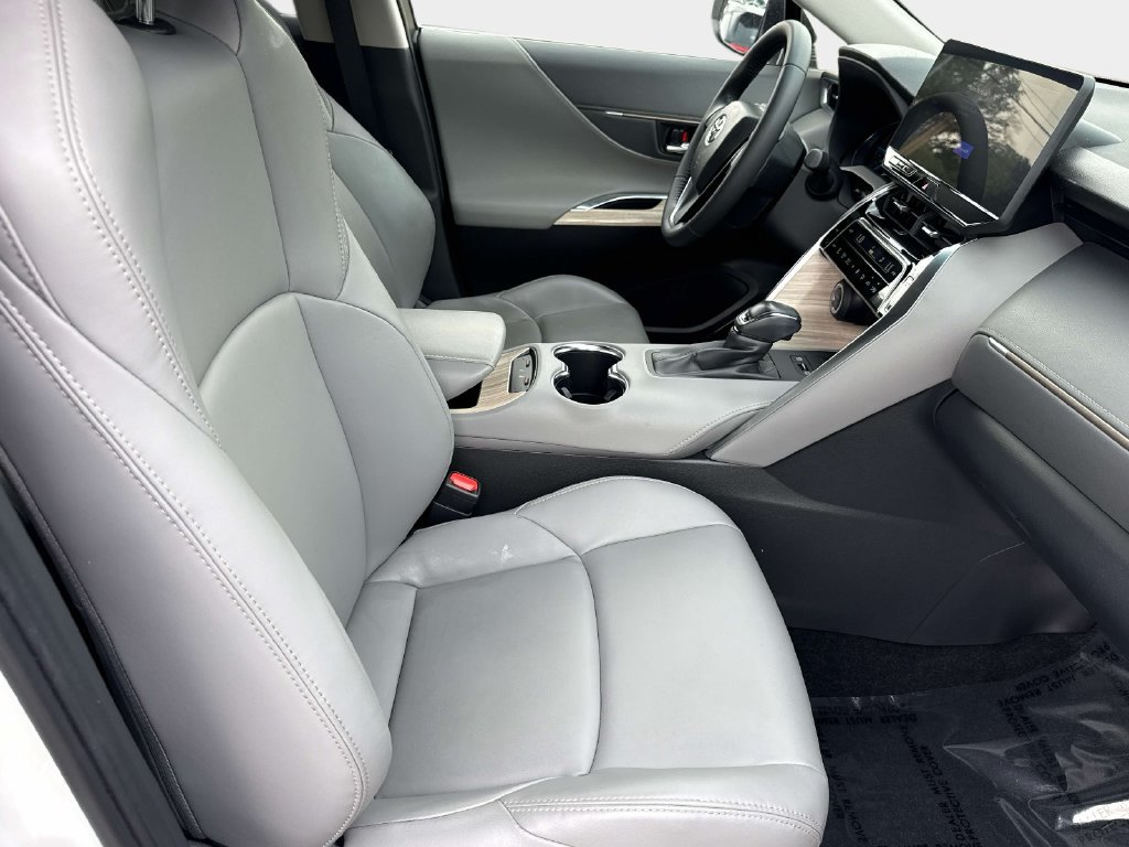 Used 2023 Toyota Venza XLE AWD/4WD image 9
