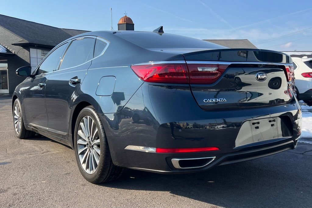 Used 2017 Kia Cadenza Premium w/ Luxury Package image 5