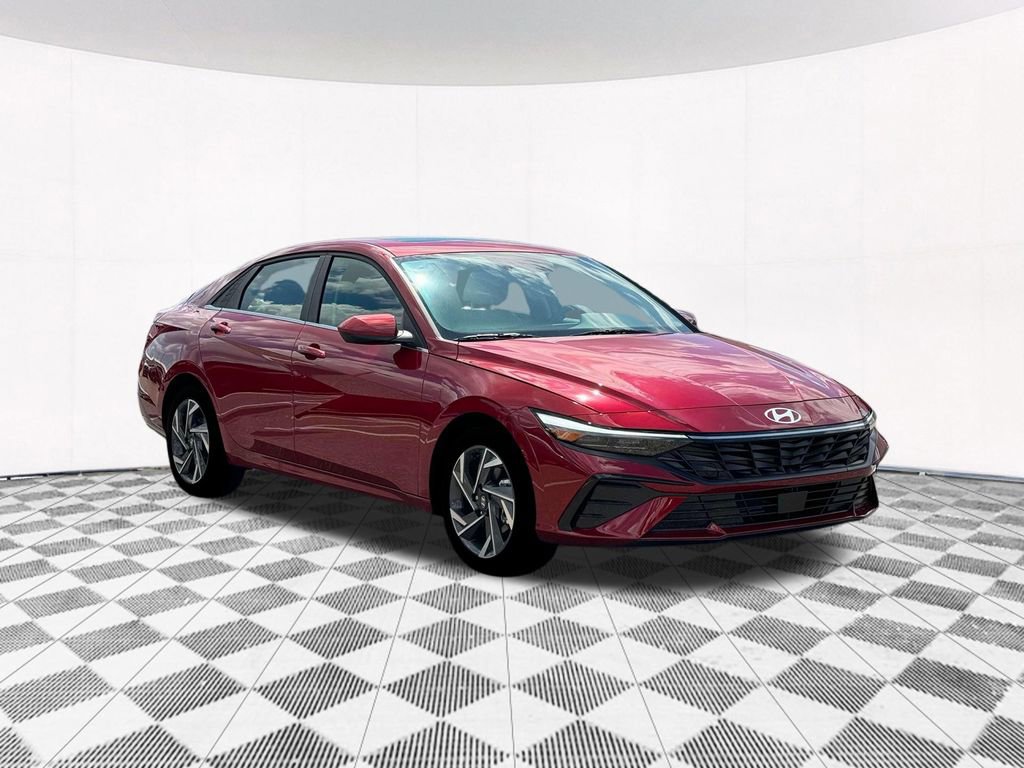 Used 2025 Hyundai Elantra SEL image 17
