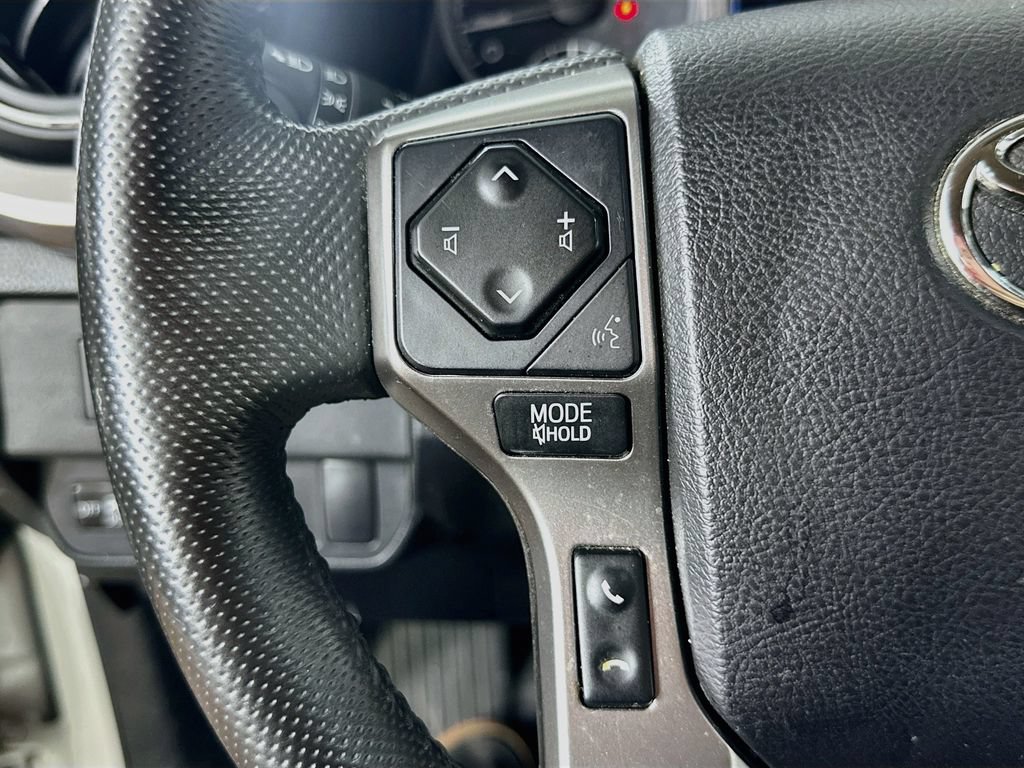 Used 2020 Toyota Tacoma SR5 RWD image 22