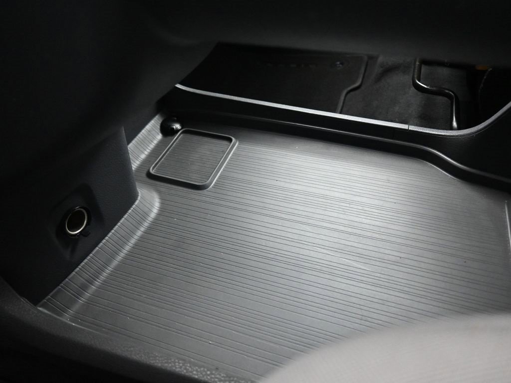 Used 2021 Toyota Sienna LE image 24