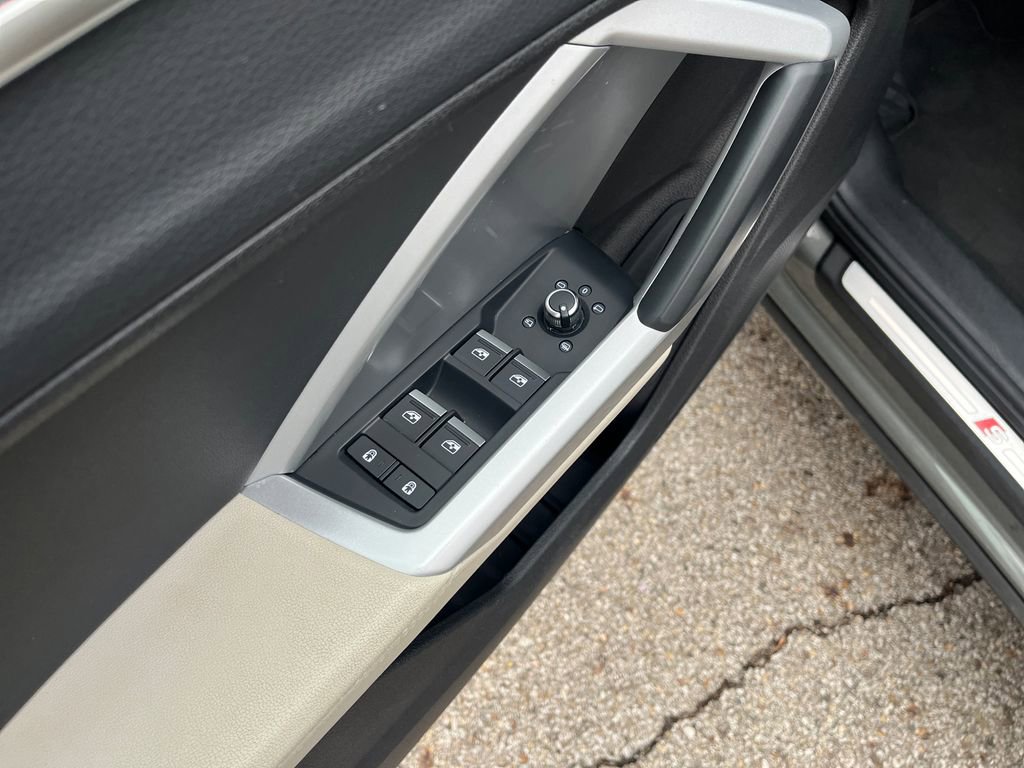 Used 2024 Audi Q3 2.0T Premium image 12