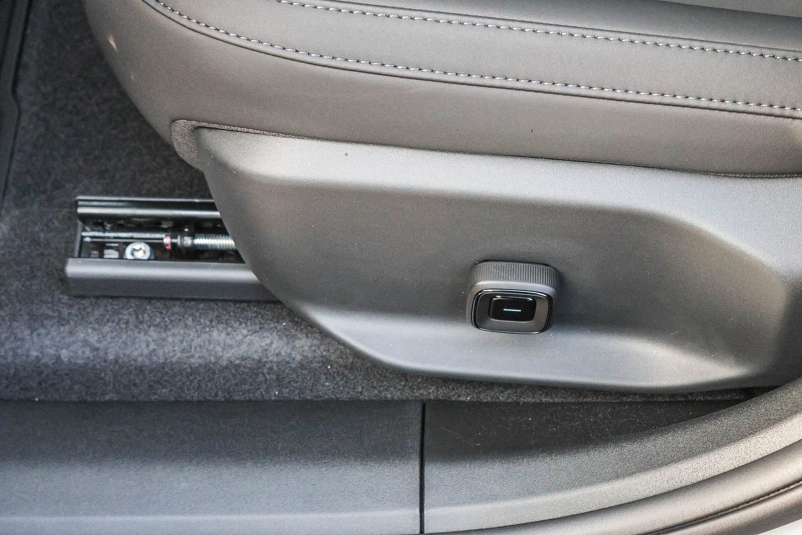 New 2026 Volvo EX30 Plus w/ Climate Package image 28