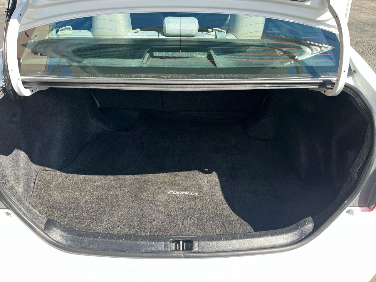 Used 2015 Toyota Corolla LE FWD image 7
