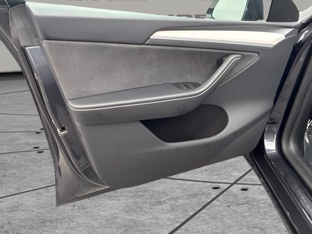 Used 2024 Tesla Model Y Long Range RWD image 21