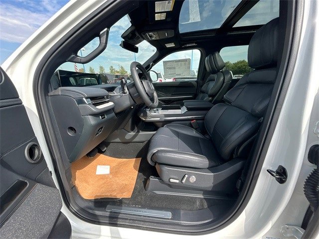 New 2025 Lincoln Navigator L Reserve w/ Jet Appearance Package image 14