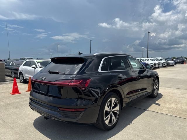 Used 2024 Audi Q8 e-tron Premium Plus w/ Premium Plus Package AWD/4WD image 3