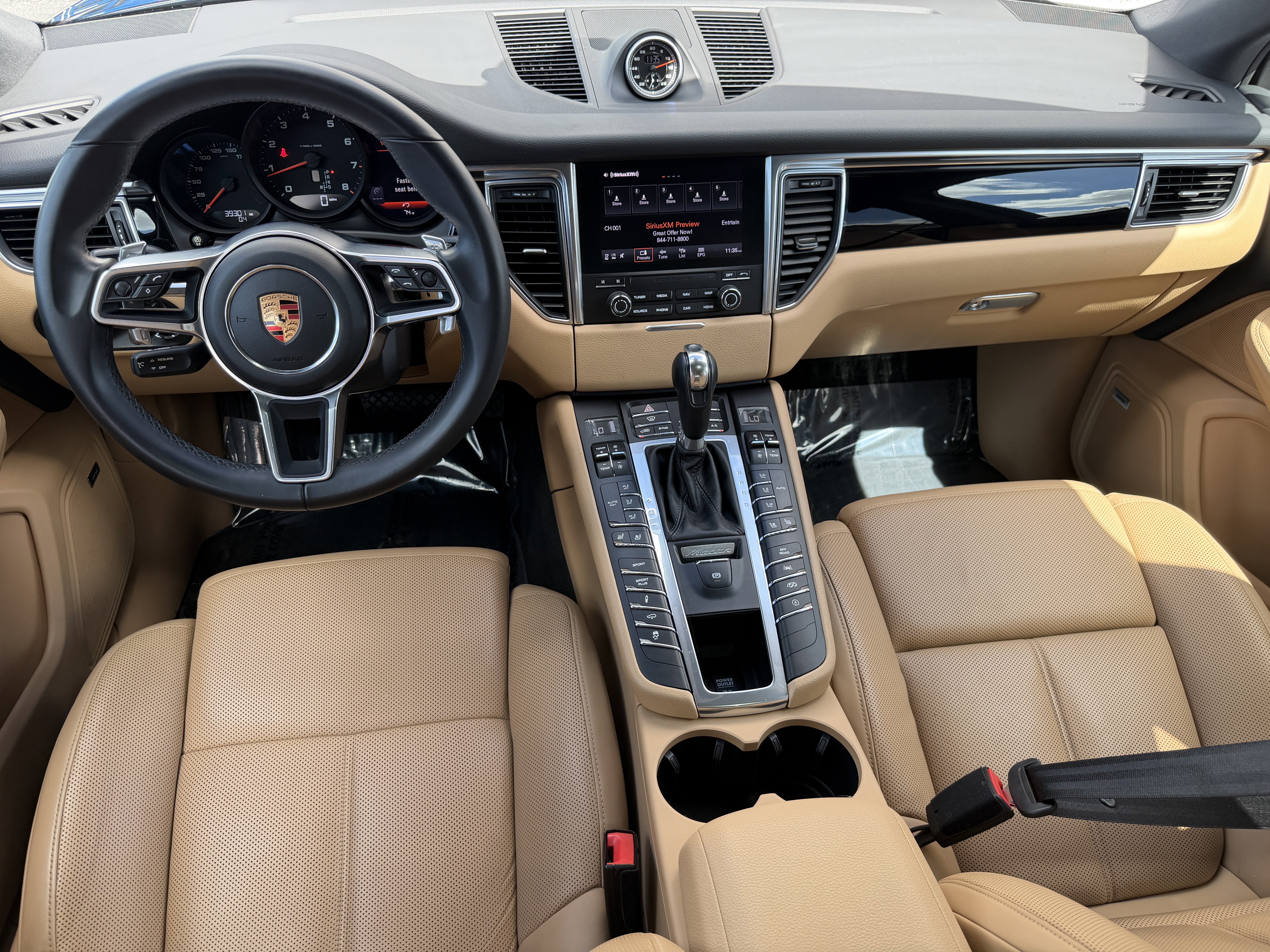 Certified 2018 Porsche Macan Sport Edition image 18