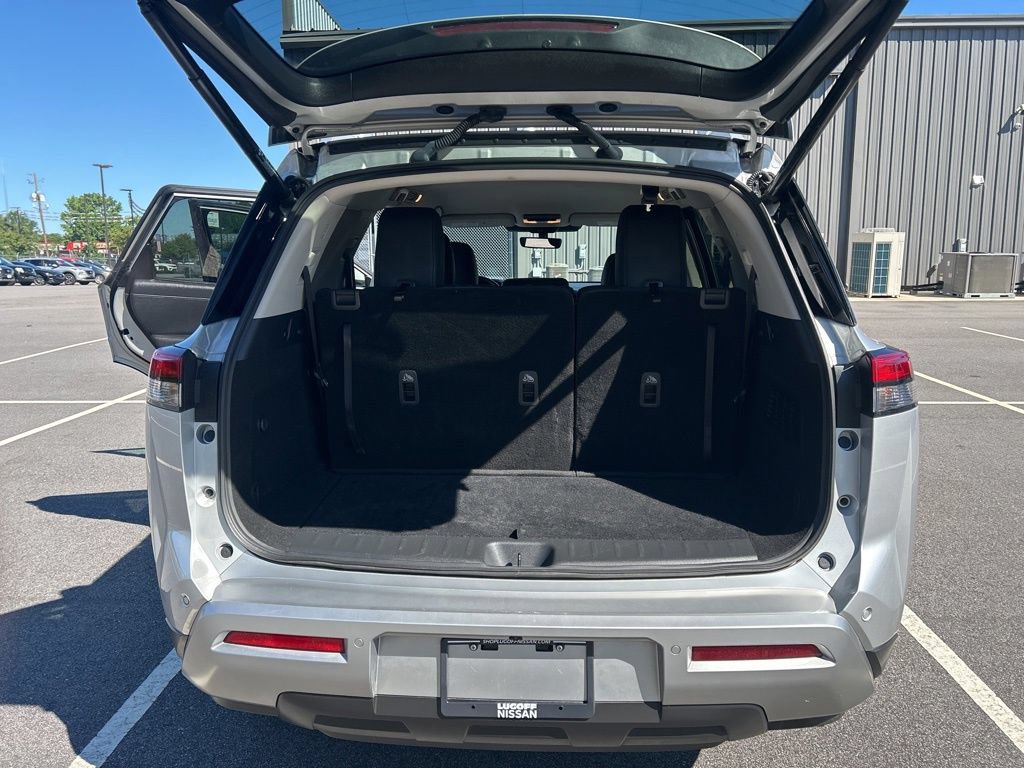 Used 2025 Nissan Pathfinder SL AWD/4WD image 23
