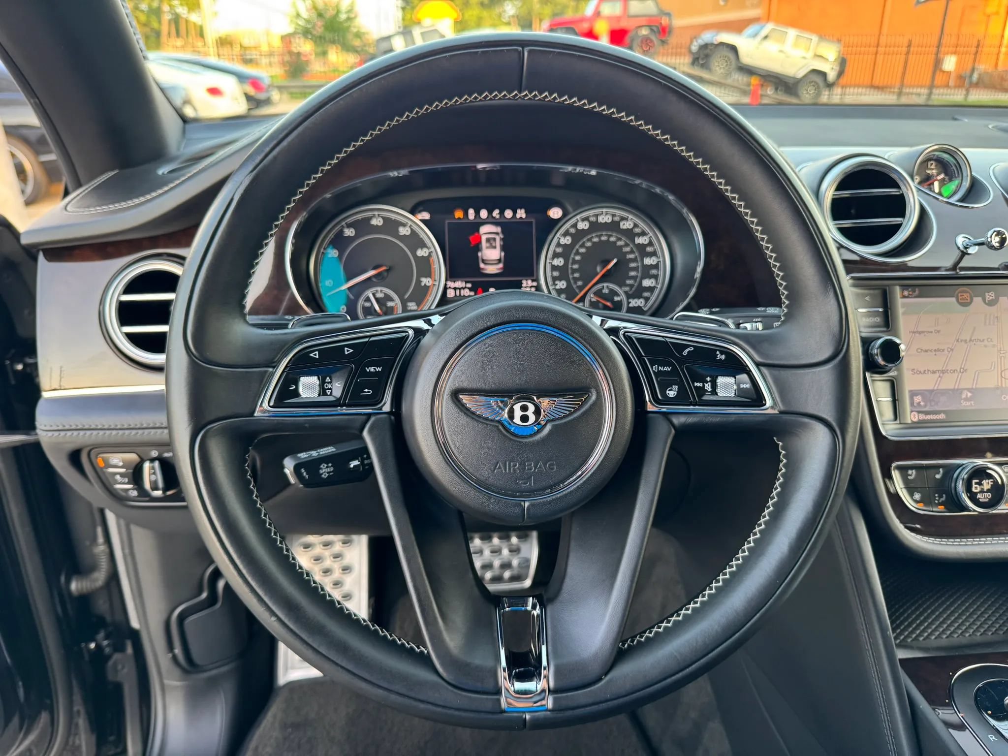 Used 2018 Bentley Bentayga AWD/4WD image 33