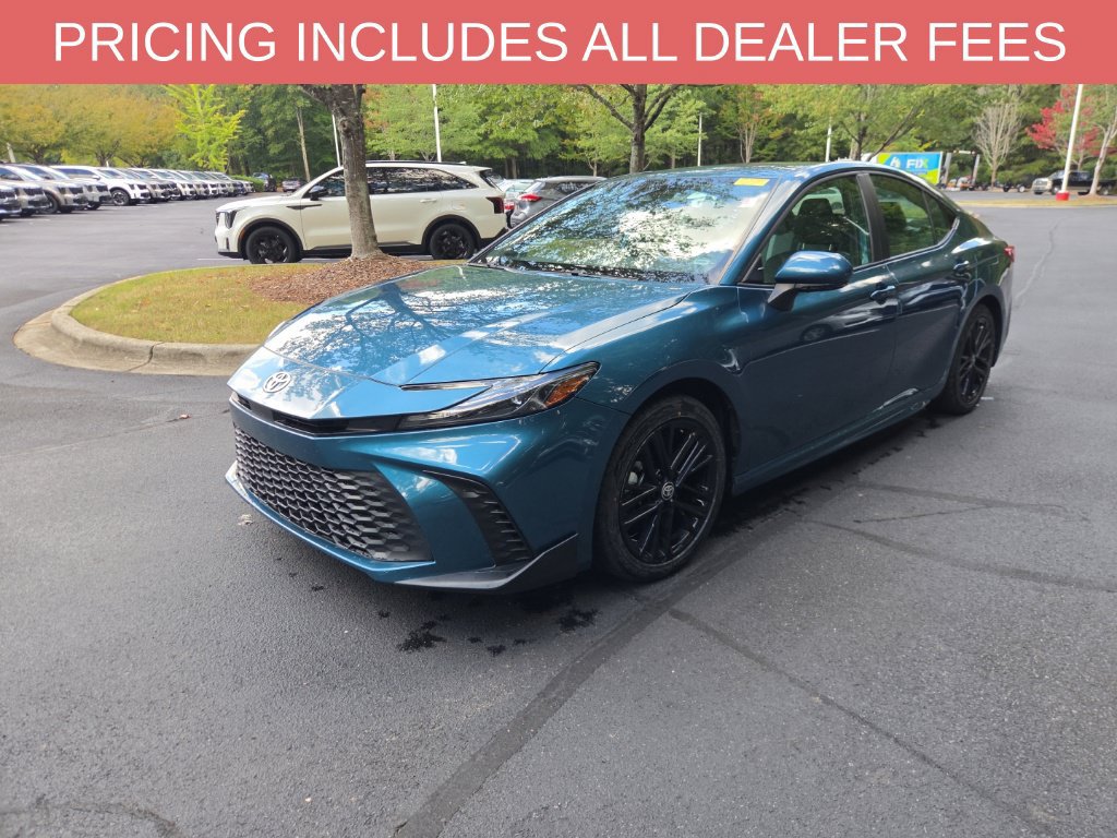 Certified 2025 Toyota Camry SE FWD image 3