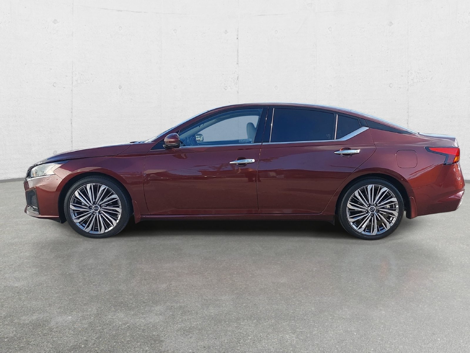Used 2024 Nissan Altima 2.5 SL FWD image 8