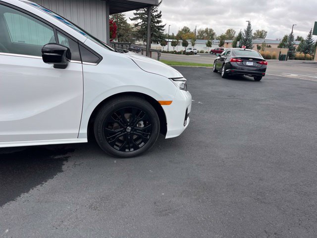Used 2025 Honda Odyssey Sport-L image 16