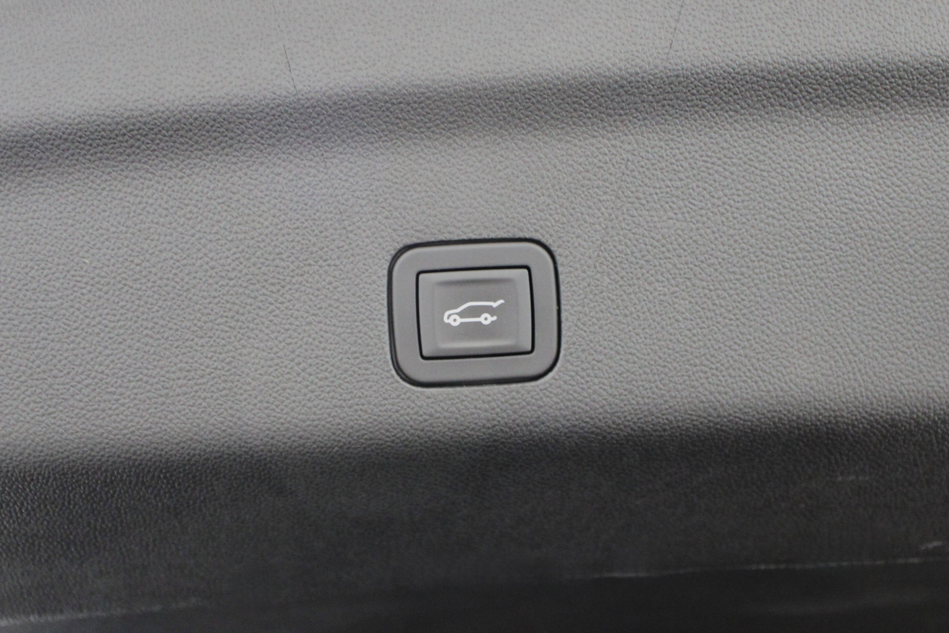 Used 2025 GMC Yukon Denali w/ Denali Reserve Package image 26