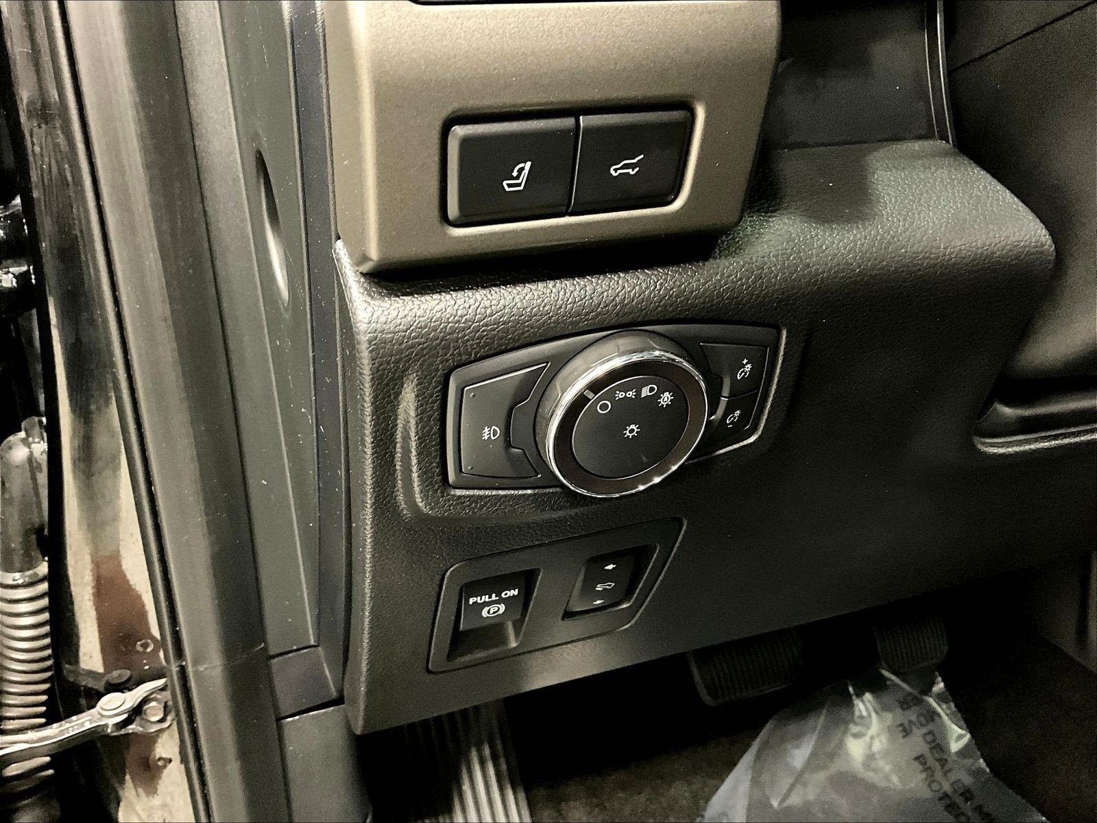 Used 2018 Ford Expedition Max XLT w/ Equipment Group 202A AWD/4WD image 39