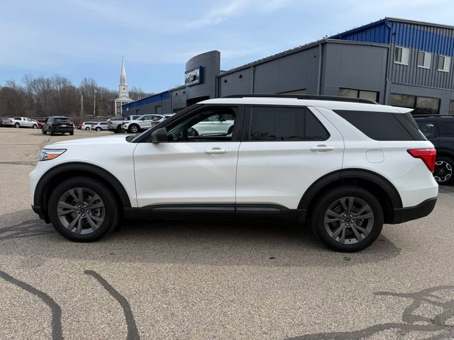 Used 2021 Ford Explorer XLT w/ Equipment Group 202A image 2
