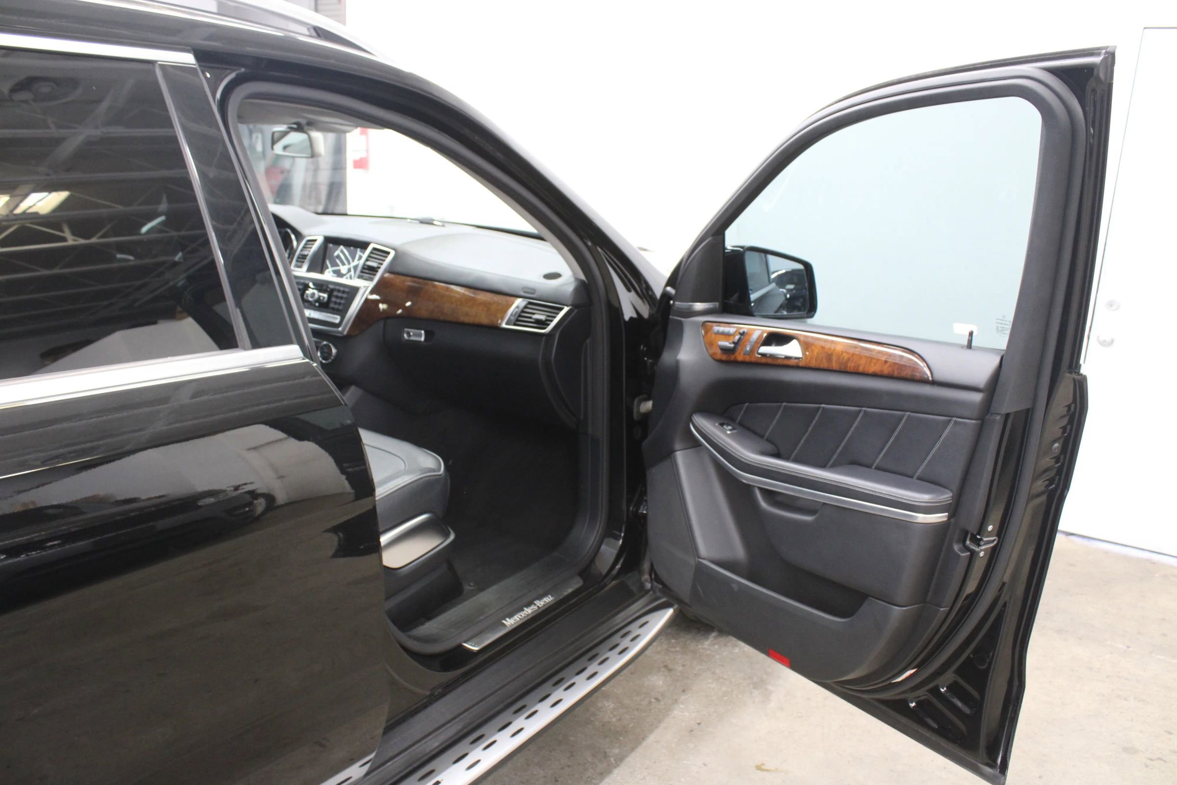Used 2014 Mercedes-Benz GL 550 4MATIC image 13